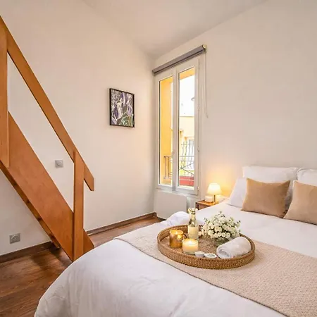Duplex Montmartre 6 Pers à Pied